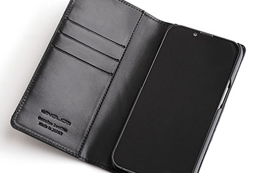 内側は便利なカードポケット付き