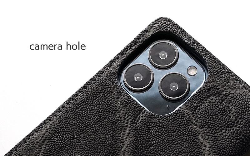 象革手帳型ケースのカメラホール