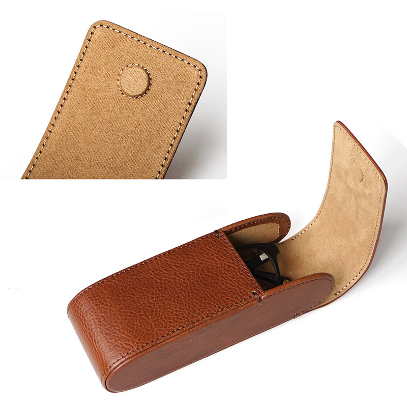 マグネット式の留め具つき