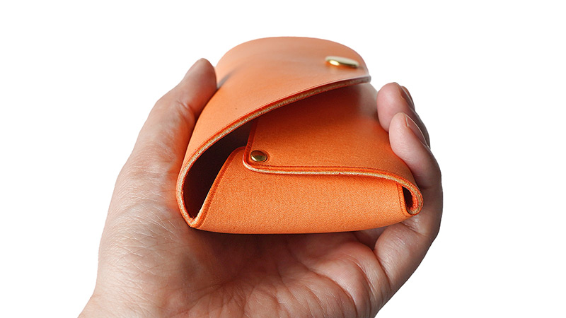 丸みを帯びたカタチの眼鏡ケース