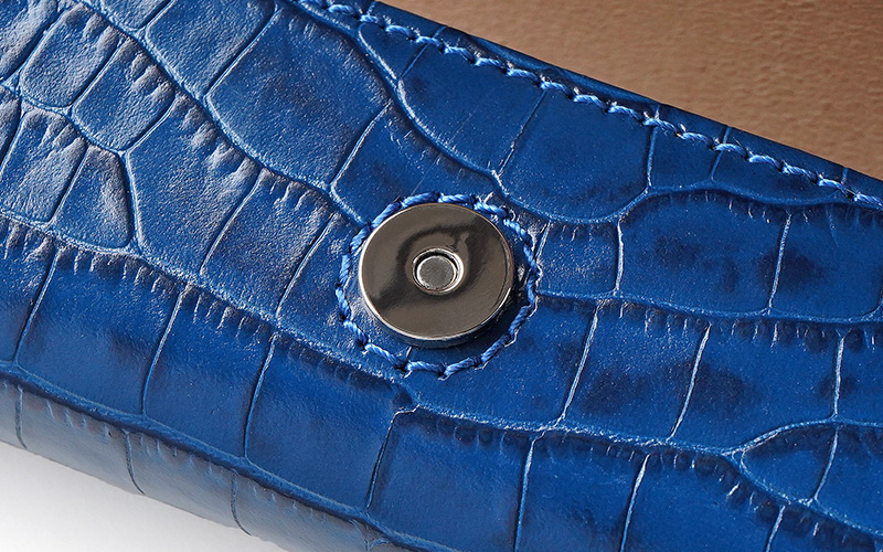 丈夫なマグネットボタン