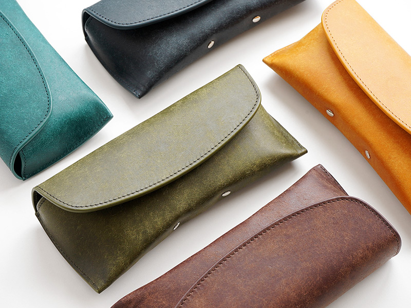 使えば使うほど艶が増す、思う存分エイジングが楽しめるプエブロレザー