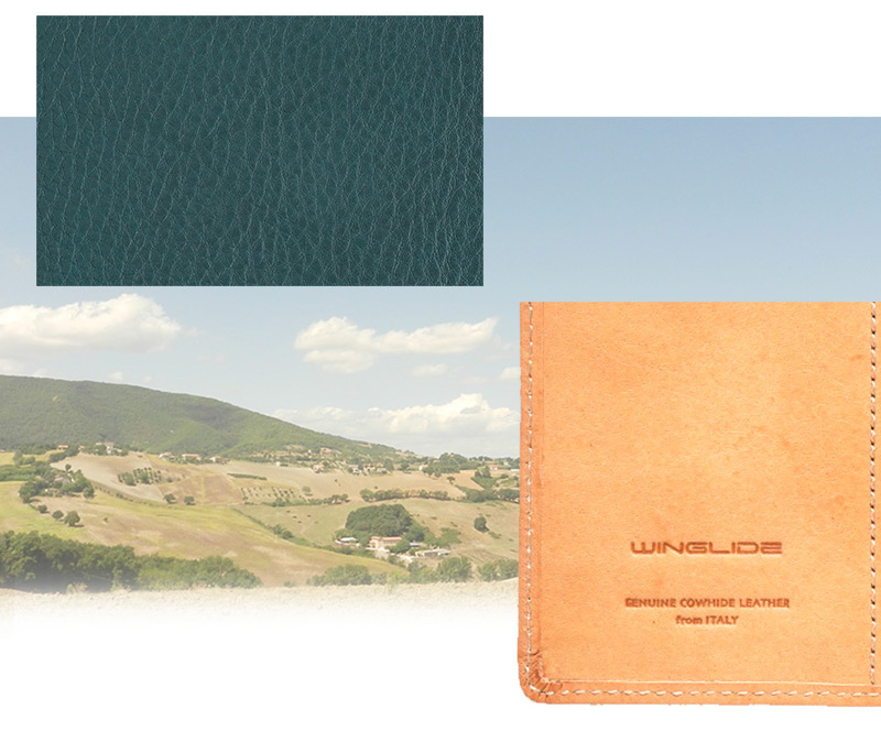 最高級イタリアンレザー『Toscana Volanato』は、伝統的なバケッタ製法によって製造