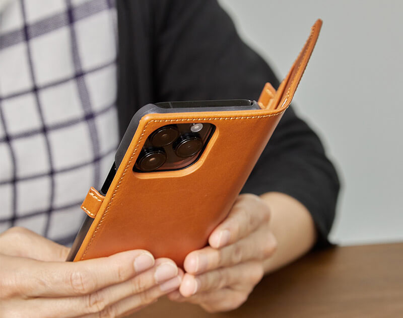 IL PONTE社の高級バケッタレザーを使用しています