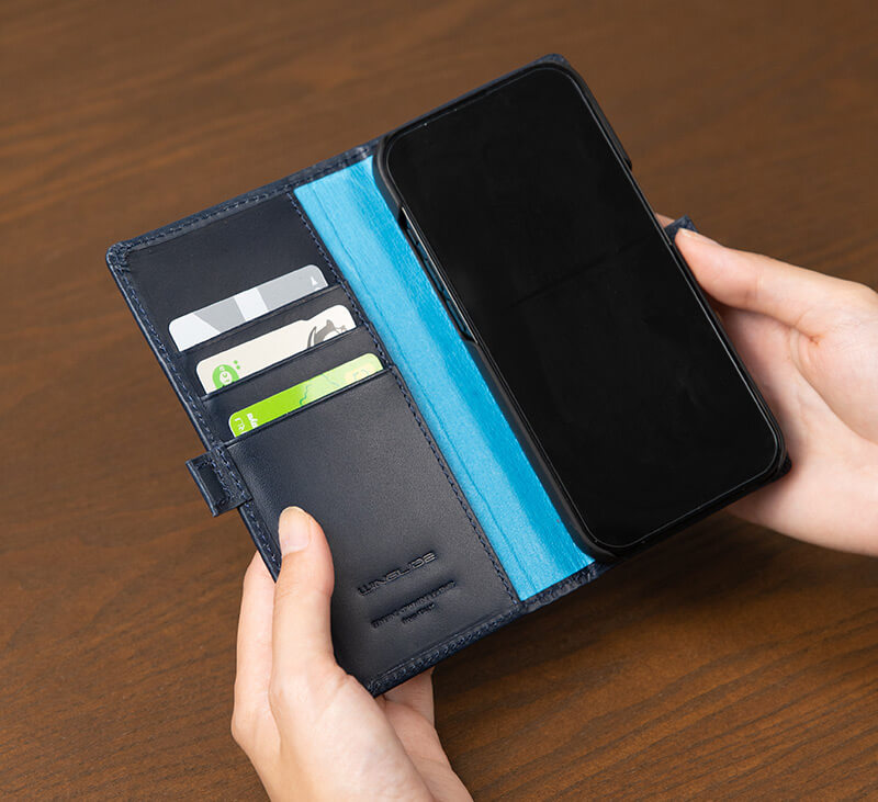 カード収納に便利な大小の内ポケット