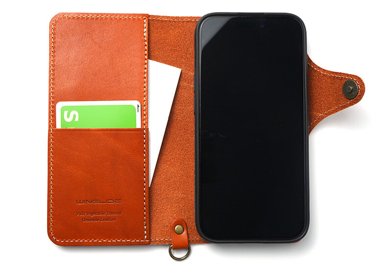 便利なカードポケット