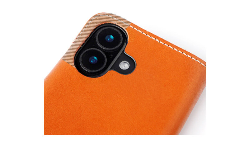 カメラホール部分は接着しておりません。