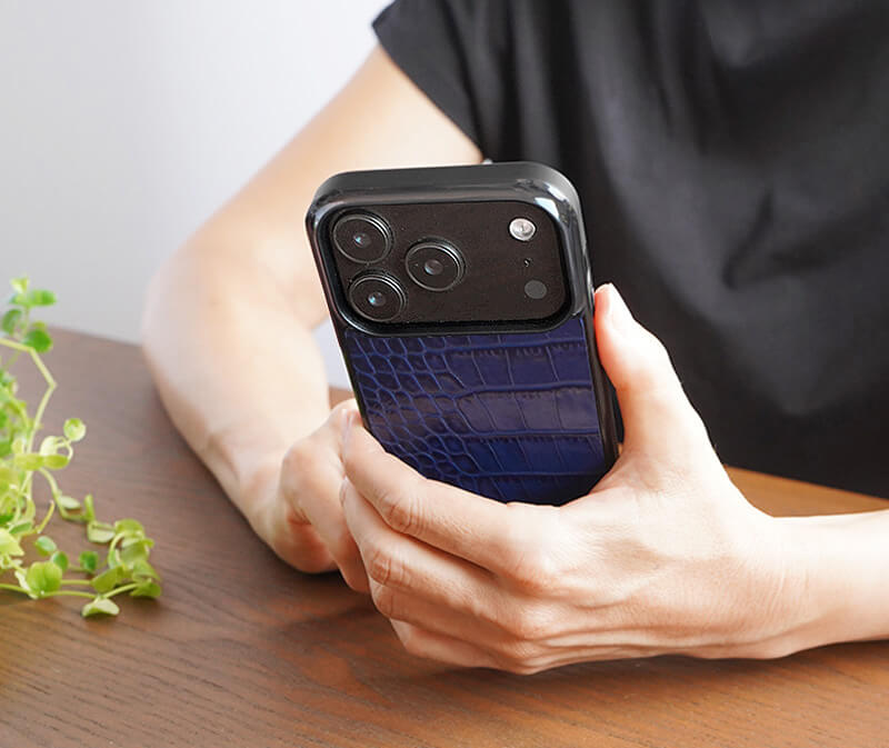 艶のあるクロコダイル型押しが美しい iPhone17/iPhone17Proケース