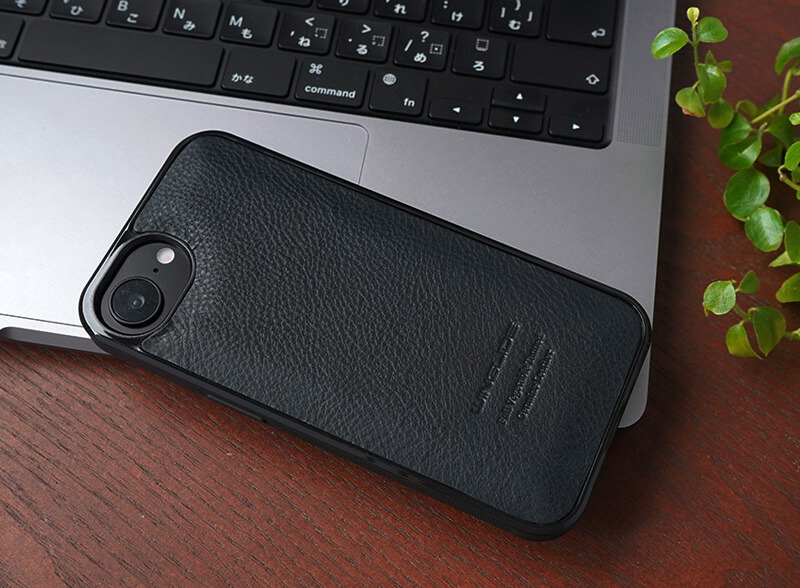 落ち着いた色合いはビジネスシーンにもなじみます。