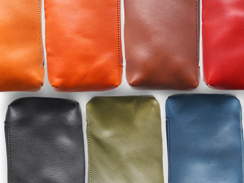 「栃木レザー」を贅沢に使用したマルチポーチ。全7色。