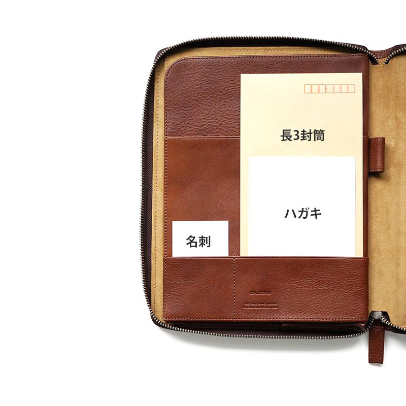 名刺や封筒、ハガキなどが収まる便利なポケット付き