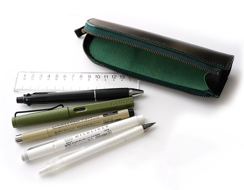 4～5本のペンが収納可能