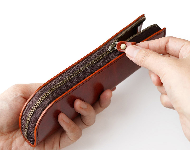 開閉はファスナー式