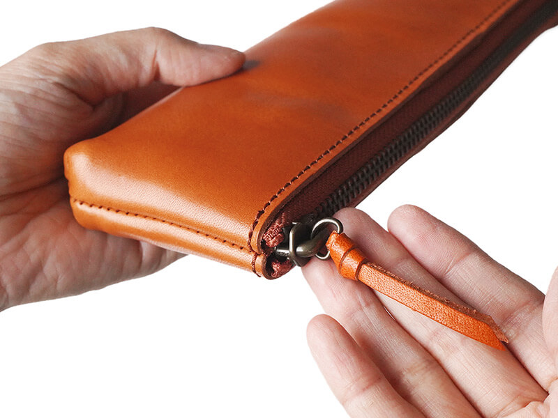 引き手にも栃木レザーを使用