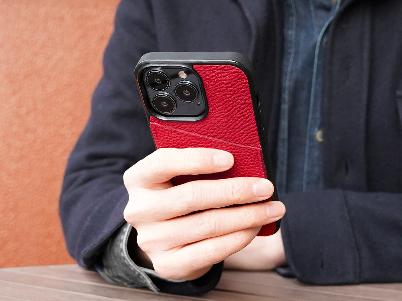 便利なカードポケット付きケース