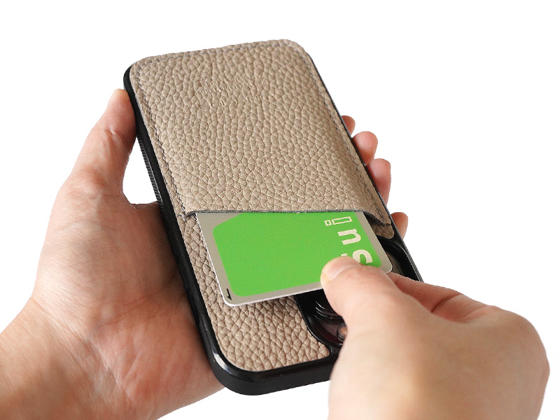 便利なカードポケット