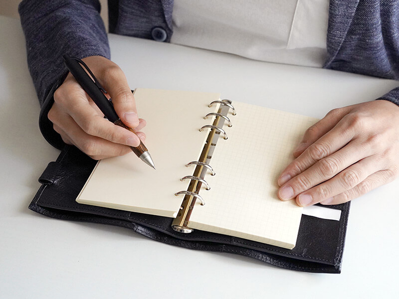 ※リフィル、ペン等は商品に含まれておりません。システム手帳本体のみの販売となります。