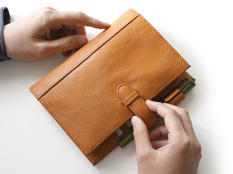 イタリアの老舗タンナーCONCERIA ATHENA社のバケッタレザー