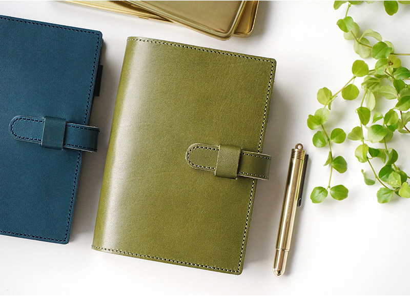 栃木レザー手帳カバー カーキがおすすめ