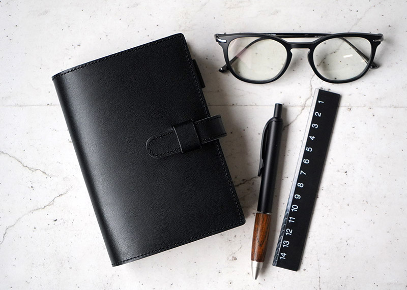 おしゃれな革製手帳カバーがおすすめ