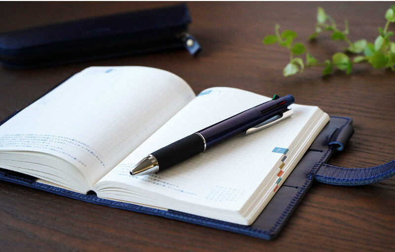 ルガトーレザー手帳カバー ネイビーがおすすめ