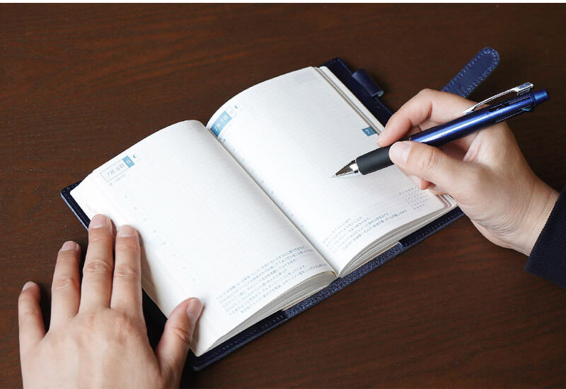 ルガトーレザー手帳カバー レッドがおすすめ