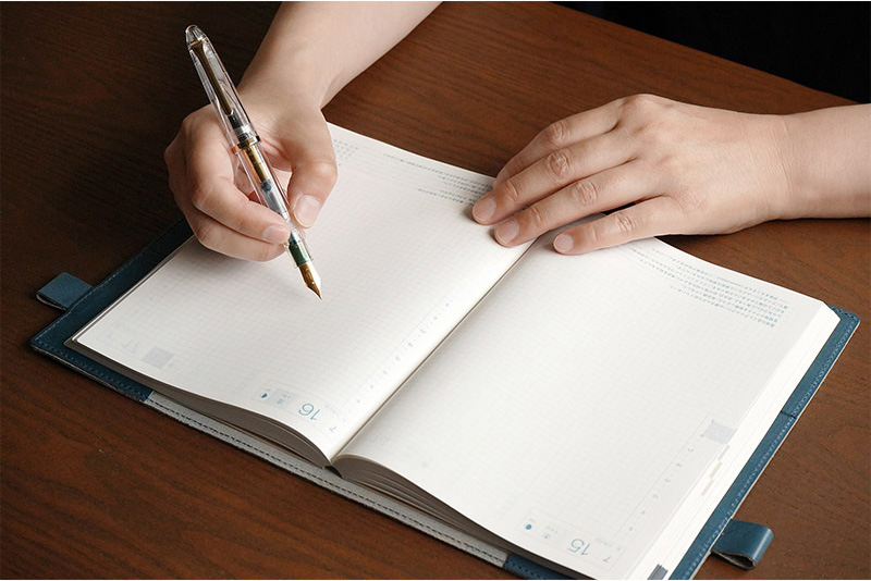 栃木レザー A5サイズ 手帳カバー ネイビーがおすすめ