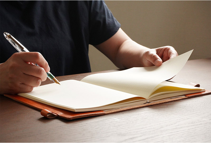 おしゃれな革製手帳カバーがおすすめ