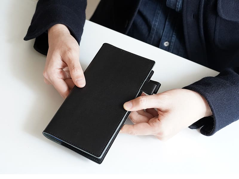 シンプルな手帳カバー