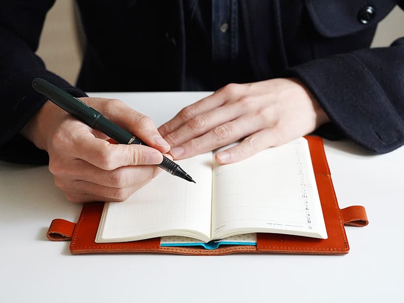 思わずひらきたくなる手帳カバー