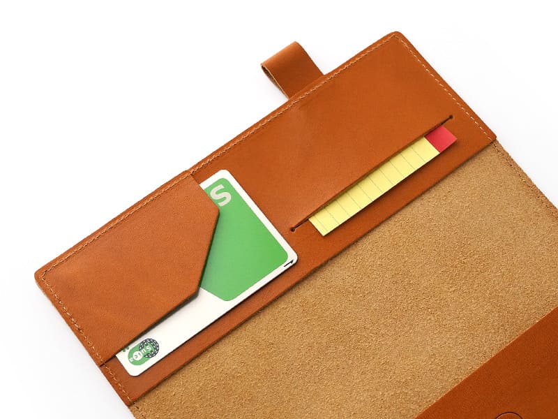 メモや付箋・カード置き場に使えるポケット付き