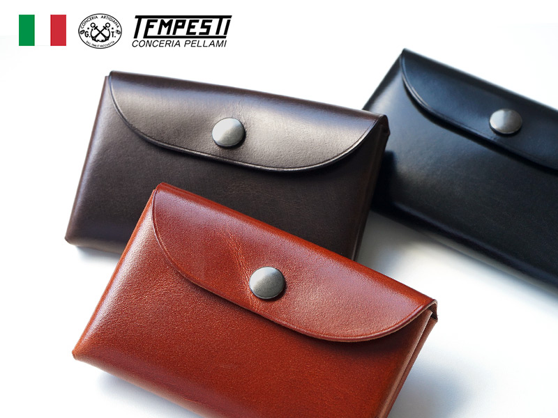 滑らかでしっとりとした手触りのイビザレザー