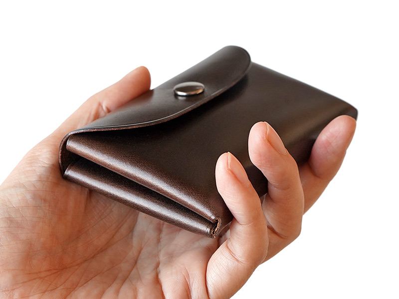 手のひらに収まるコンパクトサイズ