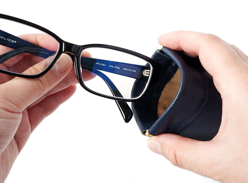 出し入れしやすい両バネ口