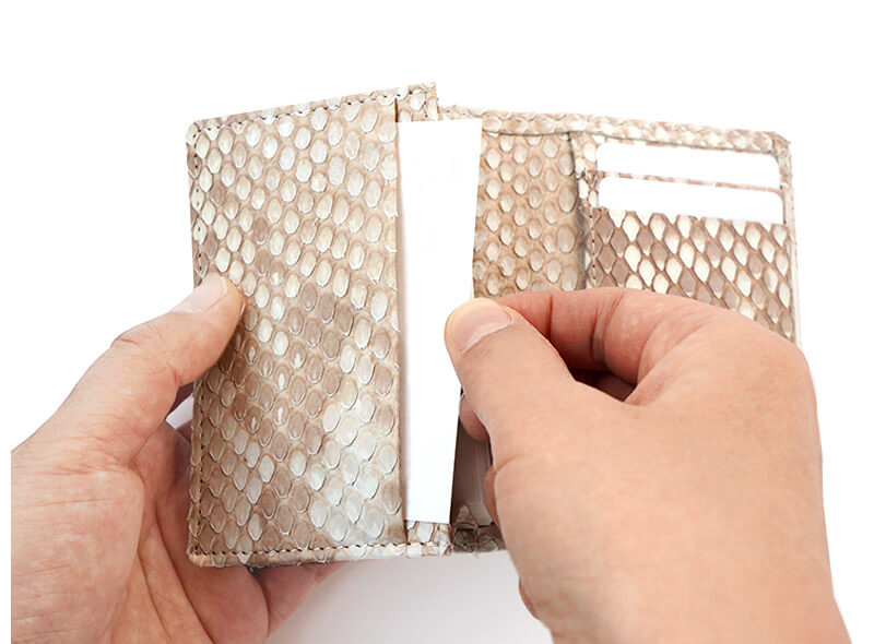 内側に豊富なポケット