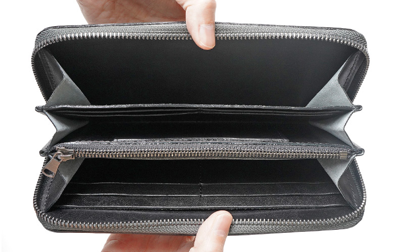 内側には耐久性に優れた姫路レザーを使用