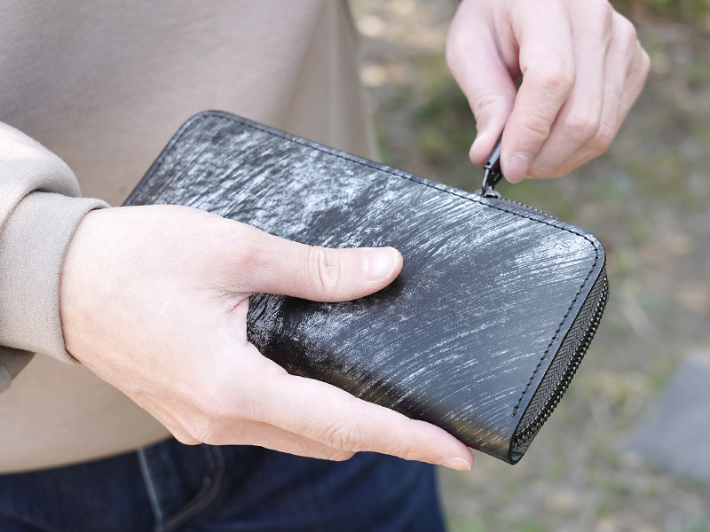 ラウンドファスナーを使用した長財布