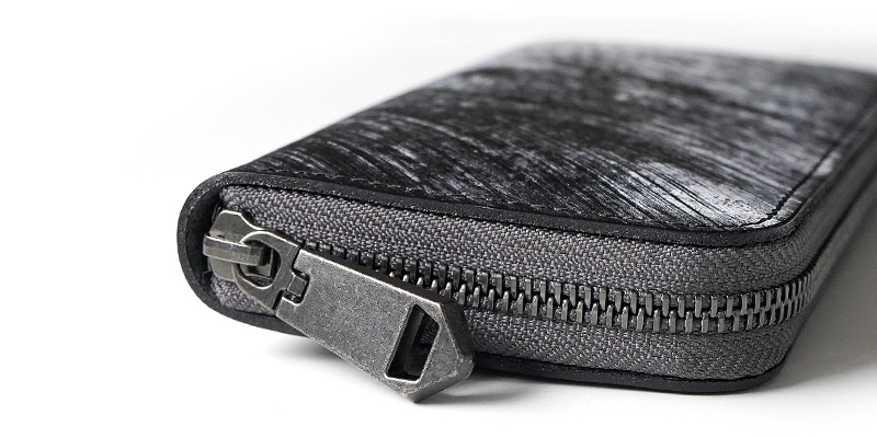 重厚感のある大きめの引手